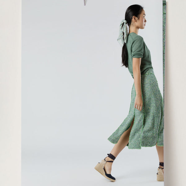 Short-Sleeved Rosie V-Neck Cardigan in Green Linen